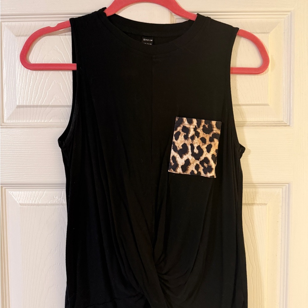 SHEIN Black Muscle Tee with Leopard Pocket